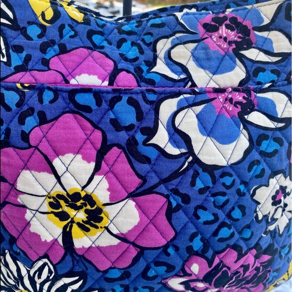 Vera Bradley cross body - Picture 2 of 12